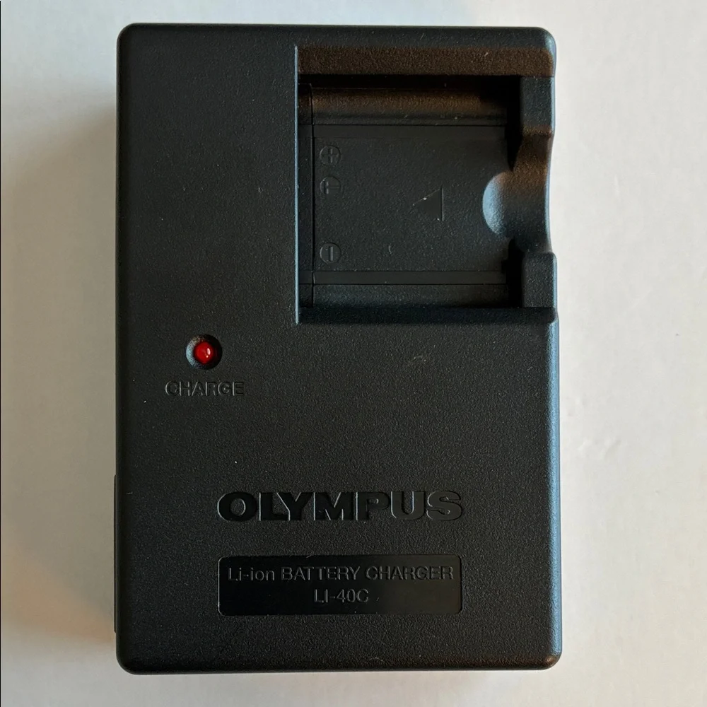 Olympus Li-40C Battery Charger with Cord